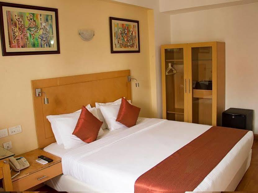 Hotel Marina Inn Egmore Ченай Екстериор снимка